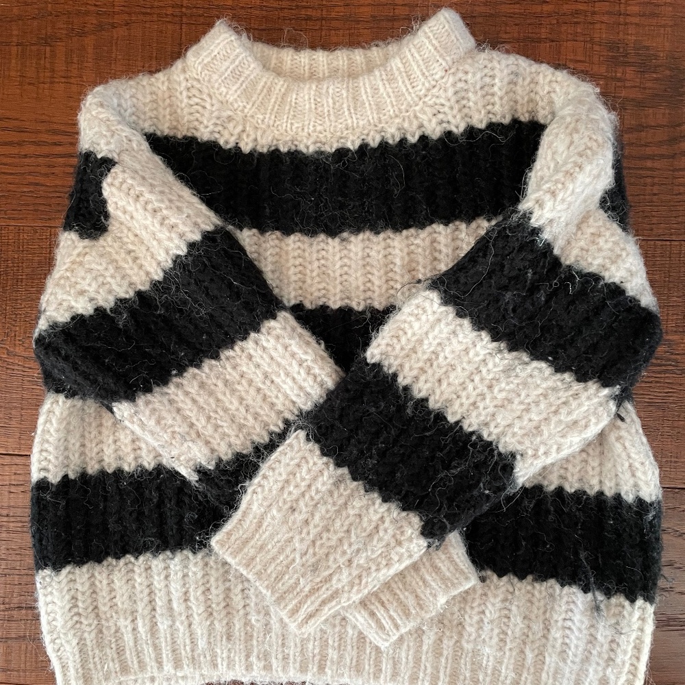 Zara girl’s sweater size 8-9